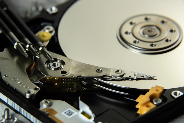 hard drive with exposed platters and read-write head